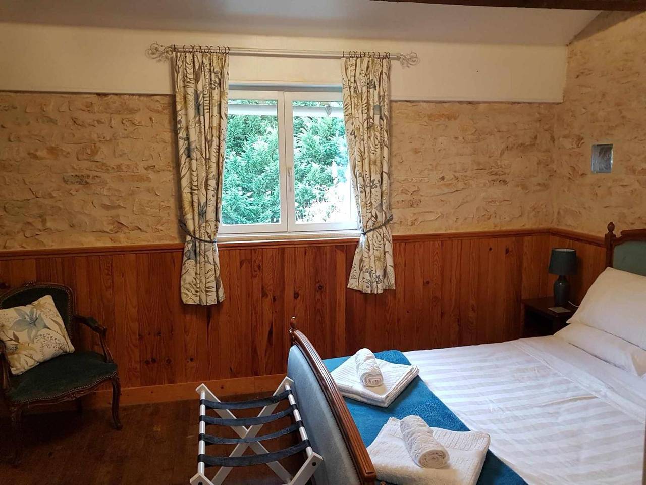 Gîte La Grange – Comfortable Stay with Pool and Playground in La Chapelle-Pouilloux in La Chapelle-Pouilloux, Niort und Umgebung