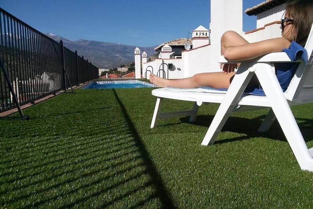 Entire apartment, Lujoso Apartamento Climatizado con Tres Piscinas, Parking Gratuito e Internet in Vélez de Benaudalla, Costa Tropical
