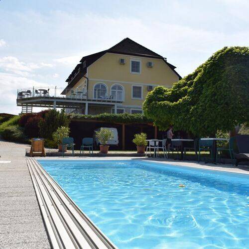 Ferienhaus für 2 Personen, mit Whirlpool und Terrasse sowie Garten und Pool