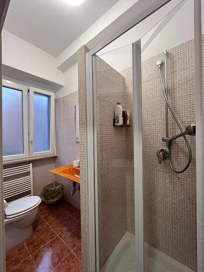Adriatic Room 50 m dalla stazione Ferroviaria di Ciampino e dalla navetta aeroportuale in Ciampino, Castelli Romani