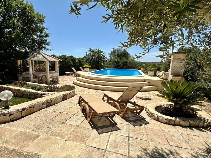 Villa per 2 persone, con piscina e giardino nonché panorama in Puglia