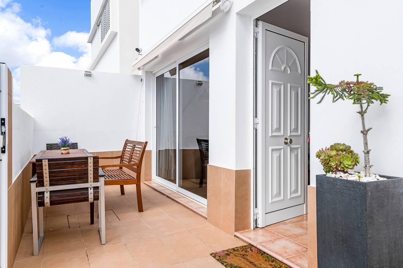Maison de vacances Casa Alvaria avec vue sur mer et montagne, Wi-Fi et terrasses in Punta de las Mujeres, Haría