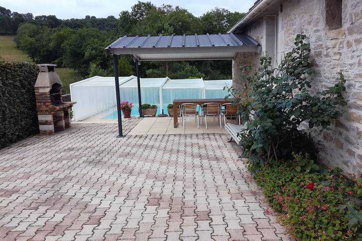 Gîte pour 6 personnes, avec terrasse et jardin à Mayrinhac-Lentour