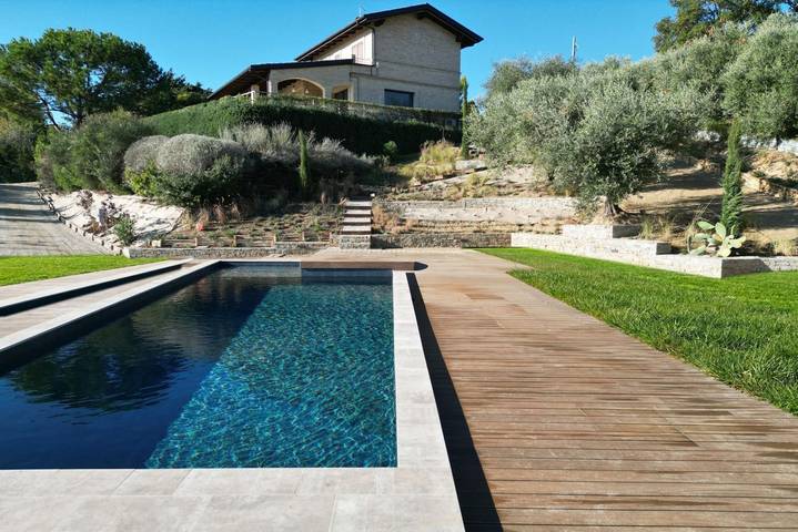 Casa vacanza per 8 persone, con piscina e giardino a Monteprandone