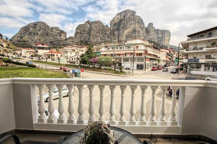 Gîte pour 6 personnes, avec Balcon ainsi que Terrasse et Vue dans Kalambáka