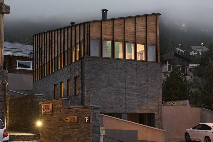 Chambre d’hôte pour 6 personnes, avec sauna ainsi que jacuzzi et terrasse, adapté aux familles à Les Angles