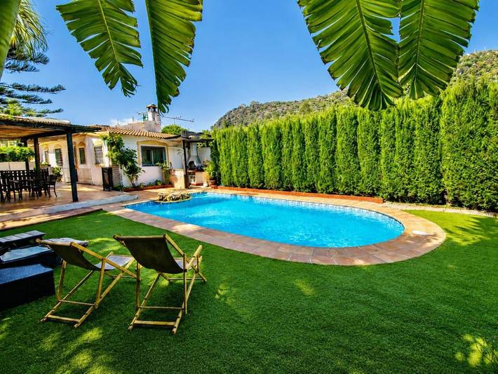 Apartamento para 6 personas, con Balcón y Jacuzzi además de Terraza y Piscina en Vélez de Benaudalla