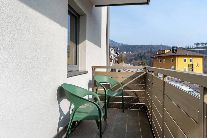 Gelso Bianco: spacious apartment with 35 sqm terrace and balconies in Dorsino, Brenta group