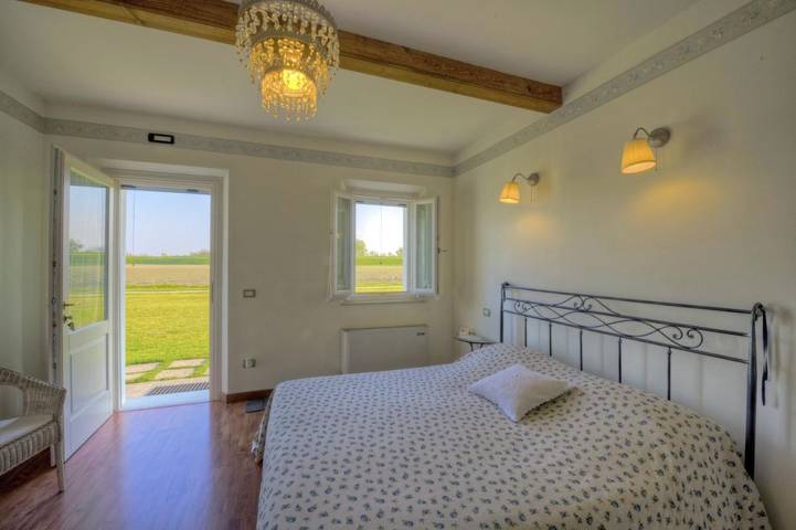 Location de vacances pour 2 personnes, avec Terrasse ainsi que Jardin et Vue à San Benedetto Po