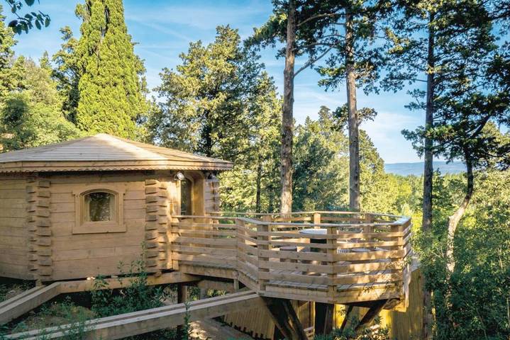 Hôtel pour 7 personnes, avec Balcon et Terrasse ainsi que Jardin et Piscine