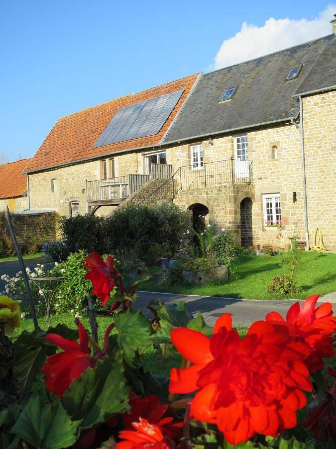Location de vacances pour 9 personnes, avec vue et jardin à La Rochelle-Normande