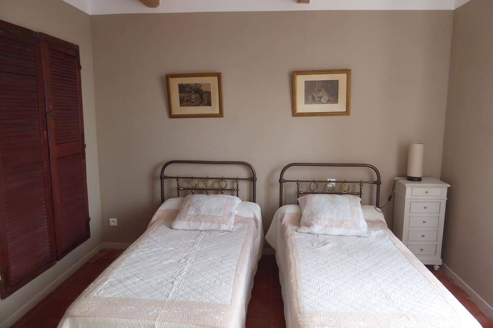 Ancienne Bâtisse en Pierre Dans la Tradition des Maisons Vigneronnes in Roquefort-des-Corbières, Narbonne region