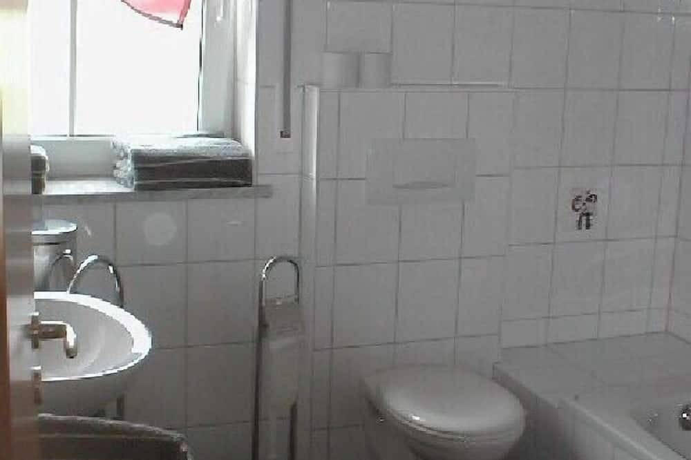 Ganze Wohnung, Gemütliches Feriendomizil (65 qm) mit Balkon in sonniger Tallage in Riedenburg, Altmühltal