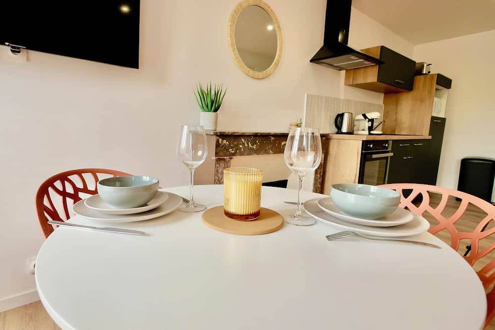 Entire apartment, D-Day Suites:Terra 25m²/City center/2min walk to train station / 20min to Utah Beach in Carentan les Marais, Saint-Lô region