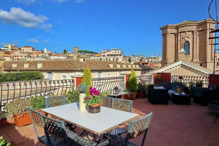 Loft per 6 persone, con panorama e terrazza, con animali domestici in Scalinata di Trinità dei Monti
