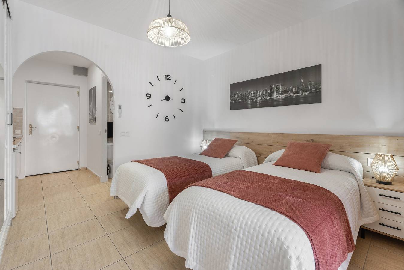 Estudio entero, Estudio vacacional 'Carolina 208' con vistas a la montaña, Wi-Fi y aire acondicionado in Costa del Silencio, Arona 