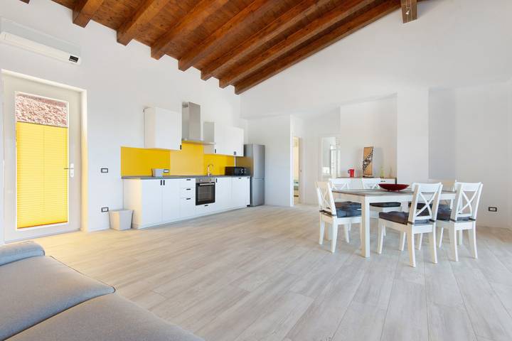 Ganze Wohnung, Casa „Adriana Trilocale“ mit Meerblick und Wlan in Lacona, Capoliveri