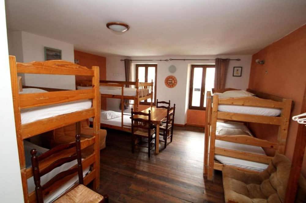 Holiday Home 'Petite Auberge' with Mountain View, Shared Terrace and Wi-Fi in Abriès, Queyras