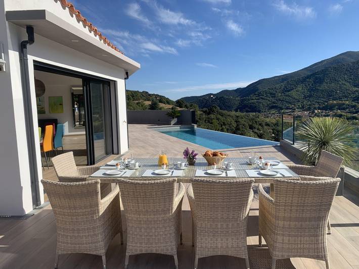 Gîte pour 8 personnes, avec Terrasse ainsi que Jardin et Piscine à Arles-sur-Tech
