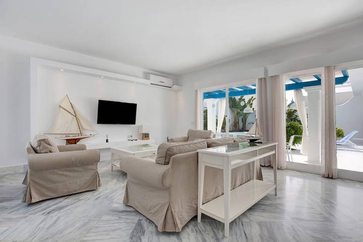 Vacation Home "Villa 34" with Mountain View, Pool & Wi-Fi in Geafond, La Oliva
