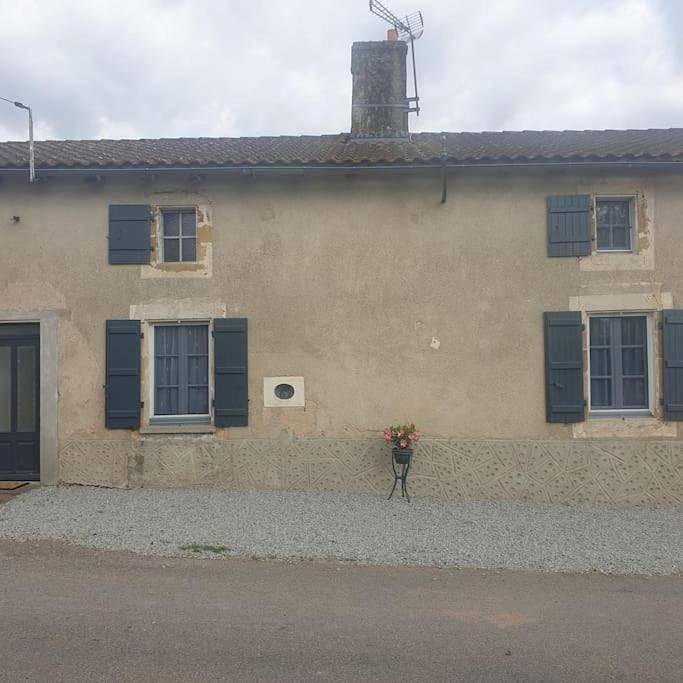 Location de vacances pour 6 personnes, avec terrasse ainsi que jacuzzi et piscine à Pressac - 3