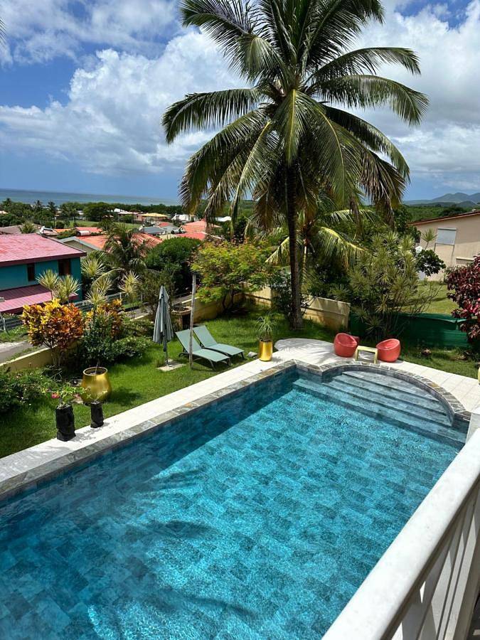 Appartement de vacances pour 2 personnes, avec piscine ainsi que jardin et vue