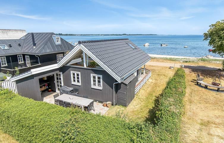 Feriehus for 4 personer, med have og terrasse - 1