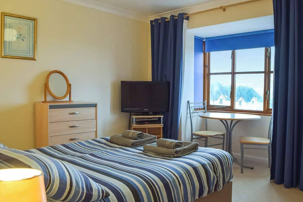 Choose Ty Celyn for its great location just a short walk from the beach. in Broad Haven, Pembrokeshire