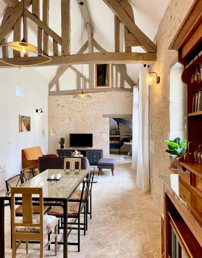 Location de vacances pour 9 personnes, avec Terrasse ainsi que Jardin et Piscine à Candé-sur-Beuvron