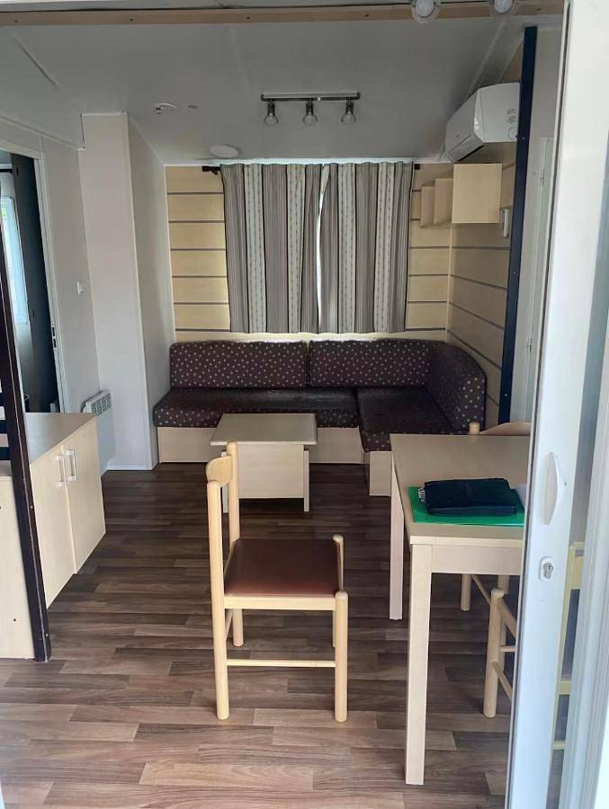 Camping pour 6 personnes, avec Terrasse