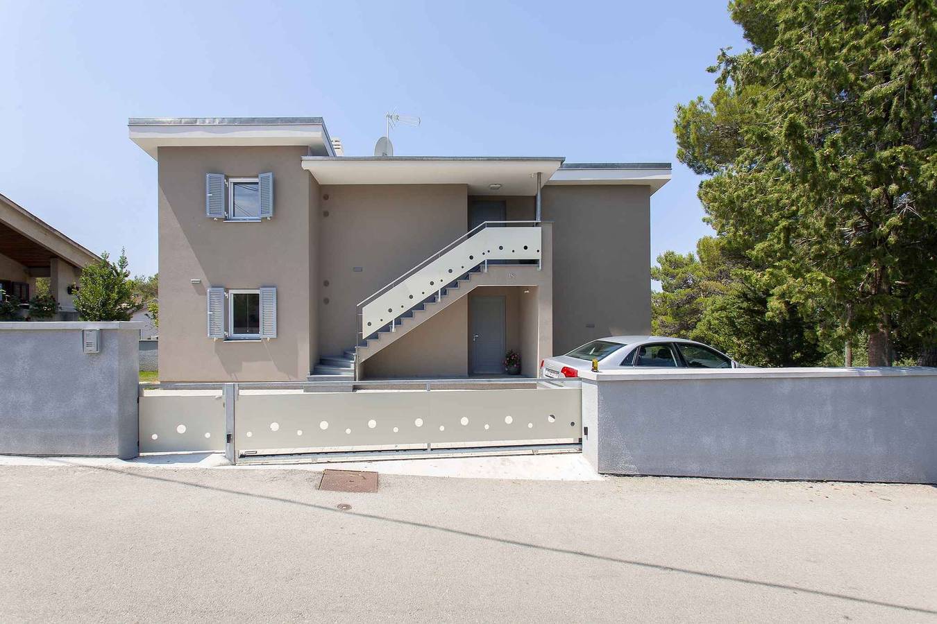Ganze Ferienwohnung, Ferienwohnung mit Klimaanlage und Pool, 200 m vom Strand entfernt  in Malinska-Dubašnica, Krk