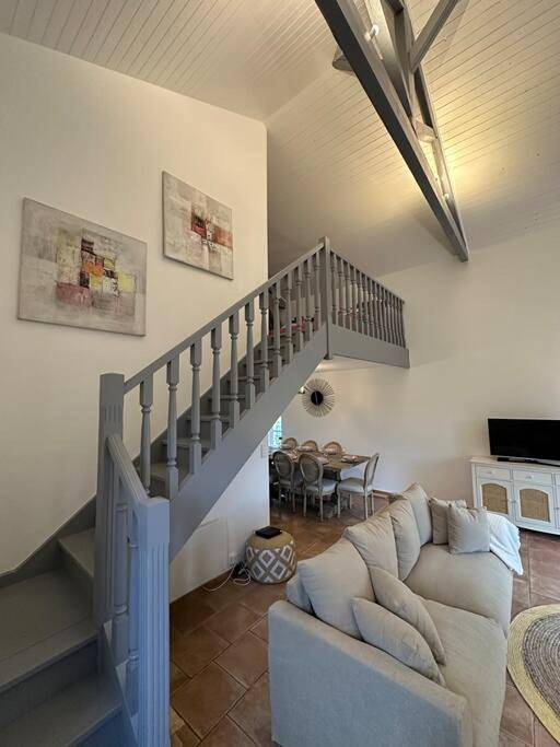 Villa pour 8 personnes, avec piscine ainsi que jardin et vue