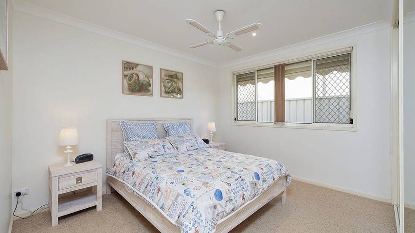 Holiday home for 9 people, with garden and balcony in Nelson Bay