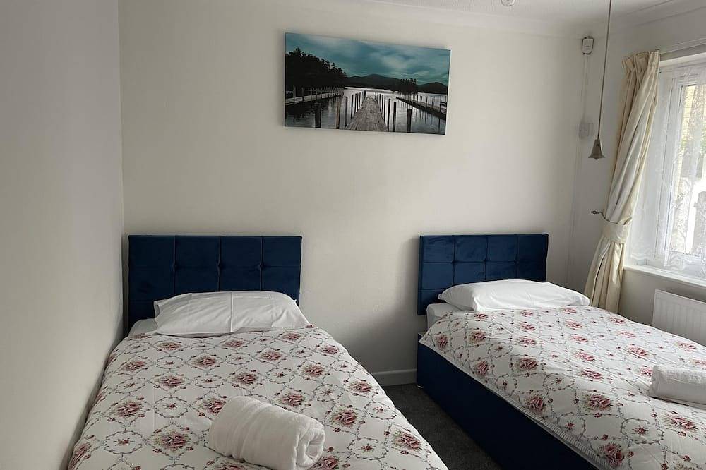 3-Bed room Tivoli Bungalow in Weston-Super-Mare, North Somerset
