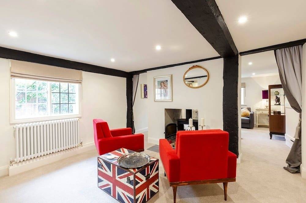 Nr Windsor- Unique Cottage Stay for upto 14 guests in Dorney, Buckinghamshire
