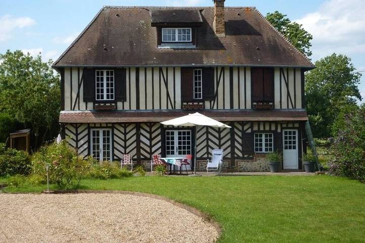 Location de vacances pour 8 personnes, avec terrasse et jardin à Foulbec