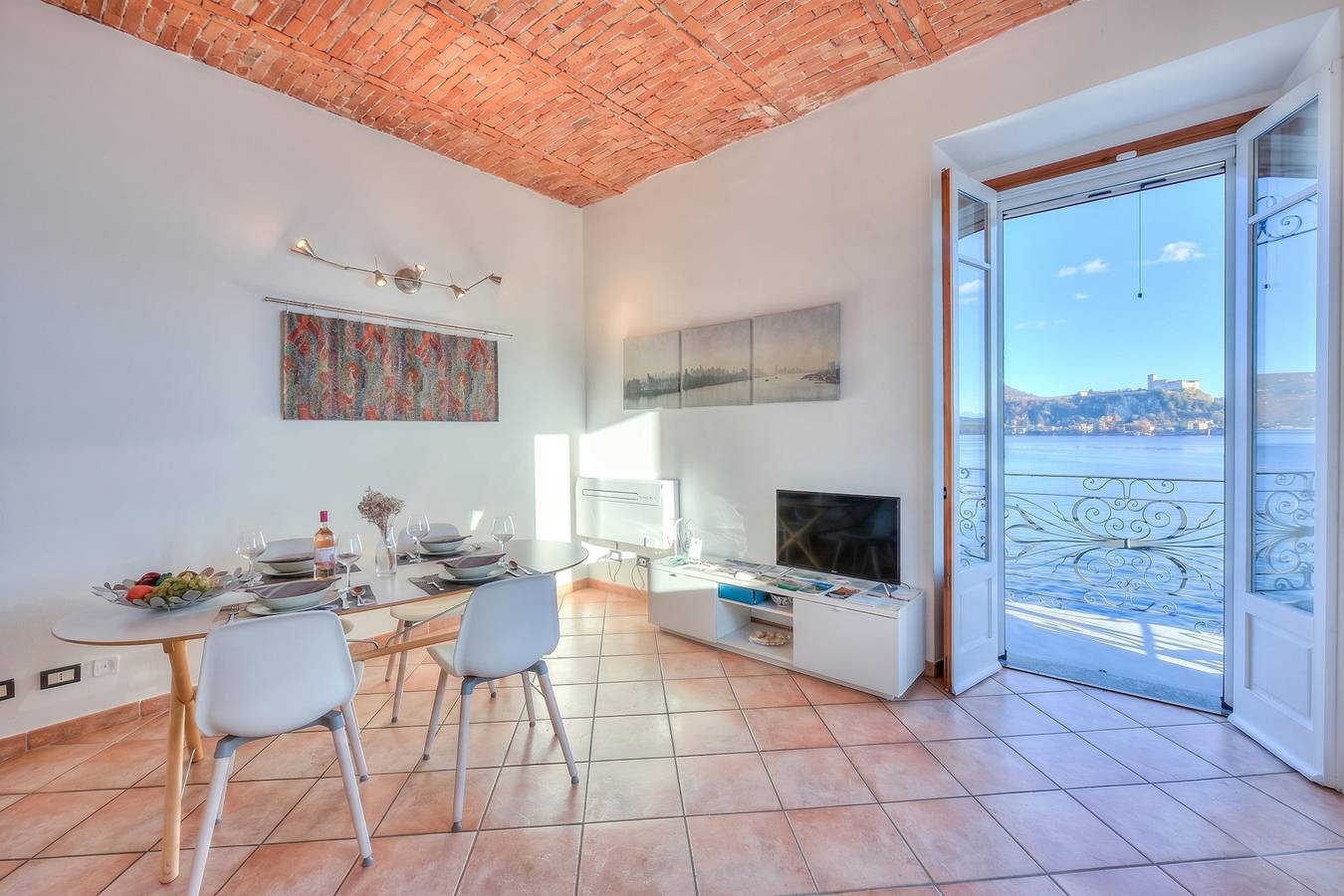 Appartement entier, Lago Magico Pied Dans L' Eau in Arona (Lago Maggiore), Commune de Arona