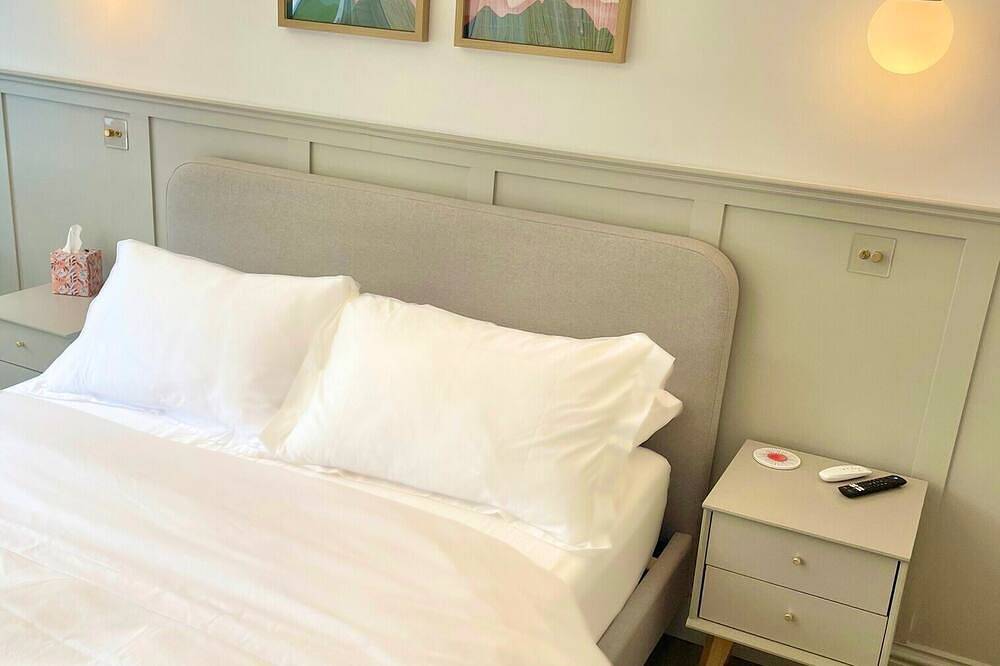 Entire apartment, Newly refurbished: The Cabin at No. 12 in Exeter, Devon