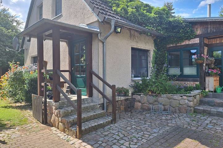 Ferienwohnung für 3 Personen, mit Garten in Zehna