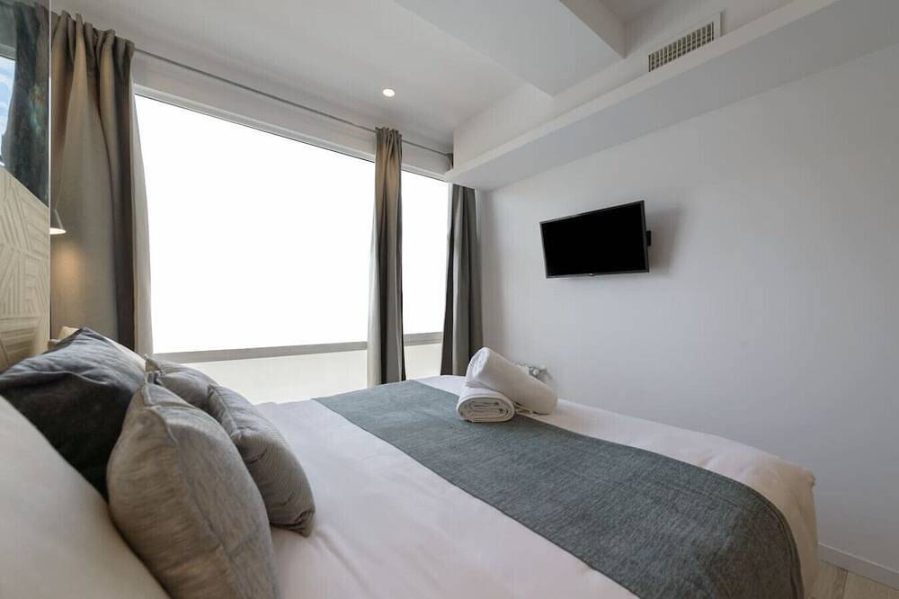 Entire apartment, Deluxe Sol, by Monaro 1Br 1Bth Exterior. in Centro (Madrid), Madrid