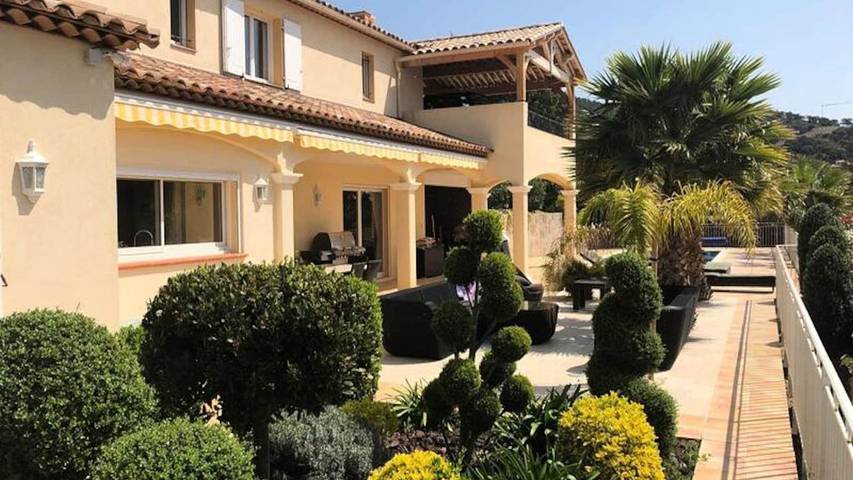 Gîte pour 9 personnes, avec piscine dans Golf de Valcros - 3