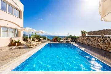 Villa für 8 Personen in Mparmpati, Korfu, Bild 1