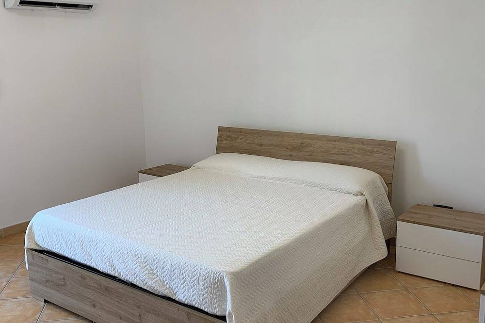 Detached cottage within walking distance of the sea. Ideal for families or several people. in Torre del Greco, Parque nacional del Vesubio