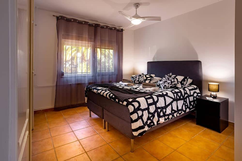 Wunderschöne Villa mit sehr großem Pool / Tennisplatz / exotischem Garten (4000 m ^ 2) in Aroeira, Corroios