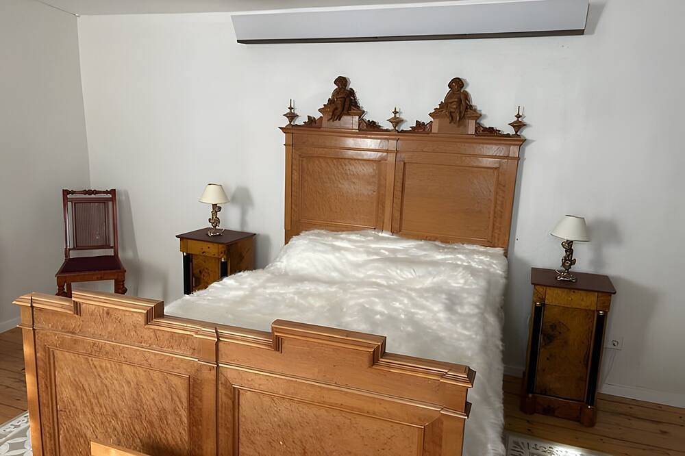 Entire apartment, Apartment “Burghaus” with Private Terrace and Wi-Fi in Bad Driburg, Kreis Höxter