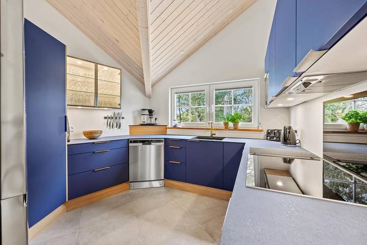 5-star holiday home with swimming pool, outdoor hot tub and steam room in Blavand, Varde Region