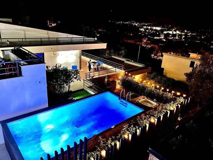 Ferienhaus für 12 Personen, mit Balkon und Whirlpool sowie Terrasse und Garten in Mondello - 2
