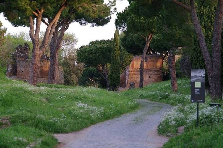 Villa for 3 people, with yard and terrace in Rome
