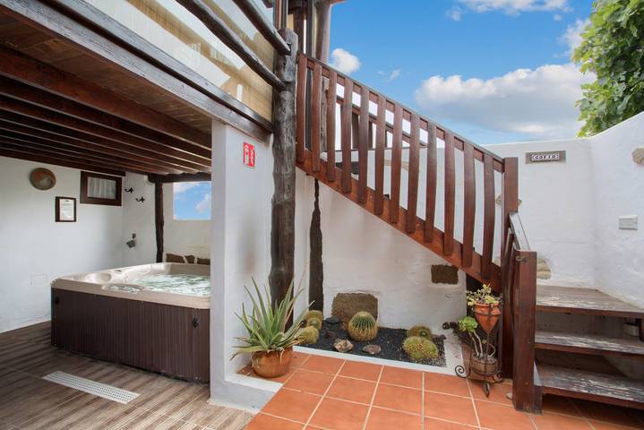 Casa rural para 16 personas, con jacuzzi y jardín en Haría - 3