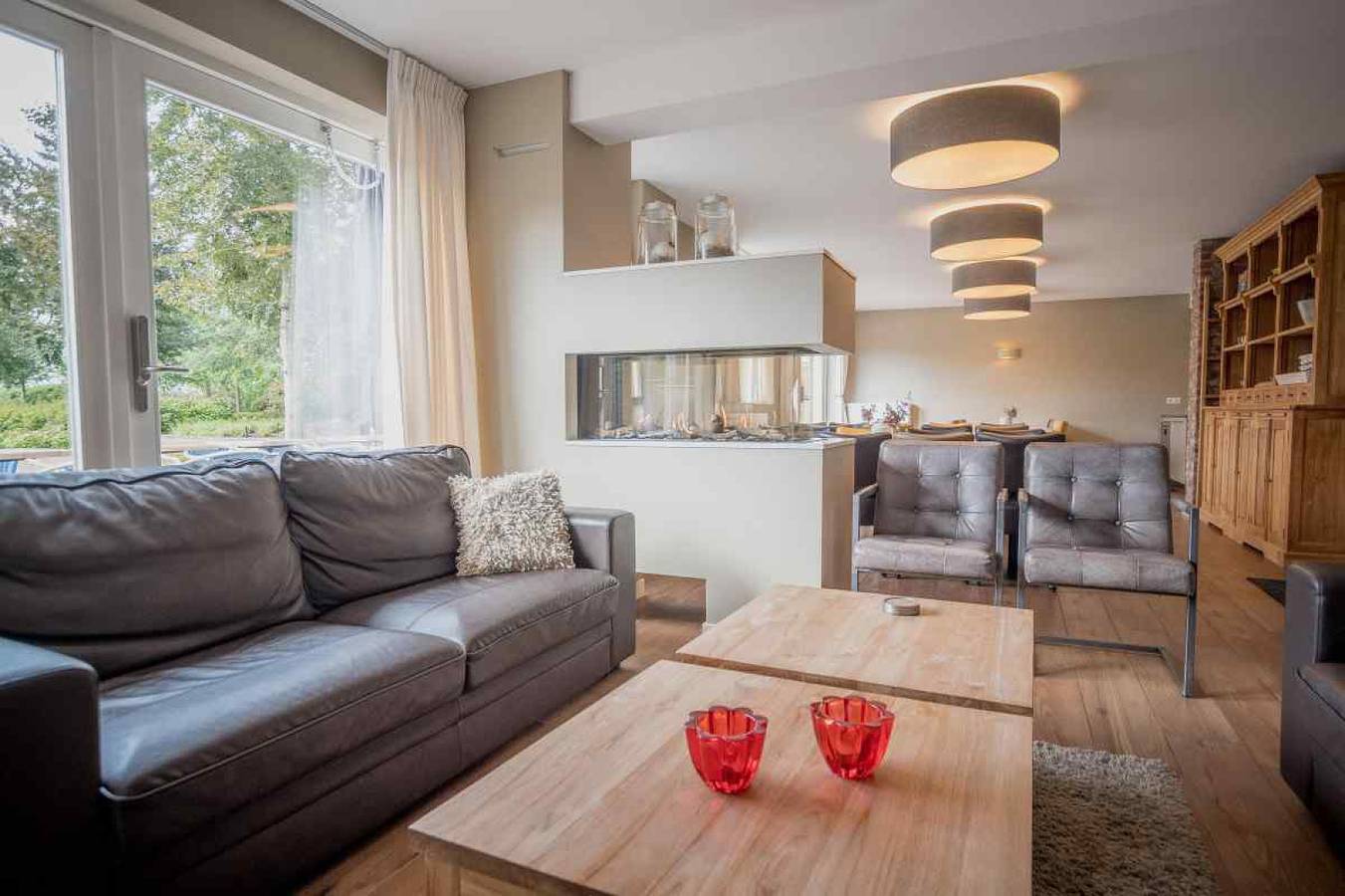 Luxe 30 persoons groepsaccommodatie met sauna en eigen zwembad in Kessel, Limburg. in Kessel (Peel en Maas), Limburg